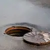 Канализационный апокалипсис в Киеве: кого обвинит Зеленский и что советуют делать киевлянам (Фото : bnews.kz / Люк канализация колодец) Фото : bnews.kz / Лю…